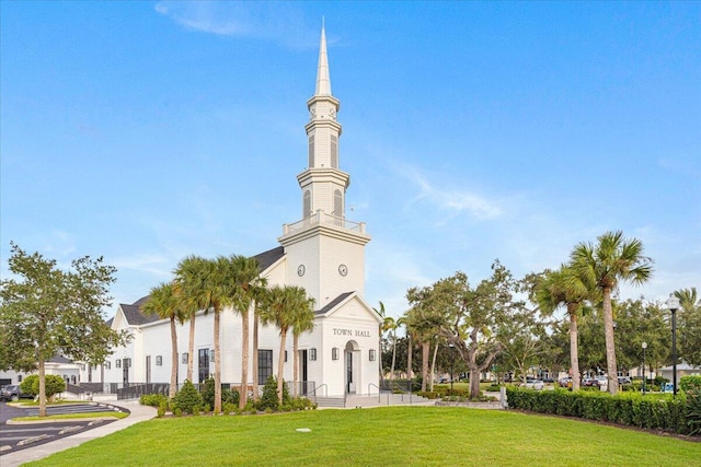 view of community featuring a lawn
