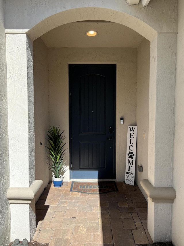 property entrance featuring stucco siding