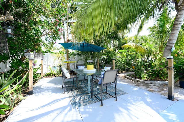 1050 Singer Dr, Singer Island, FL 33404 - view of patio with outdoor dining area and fence