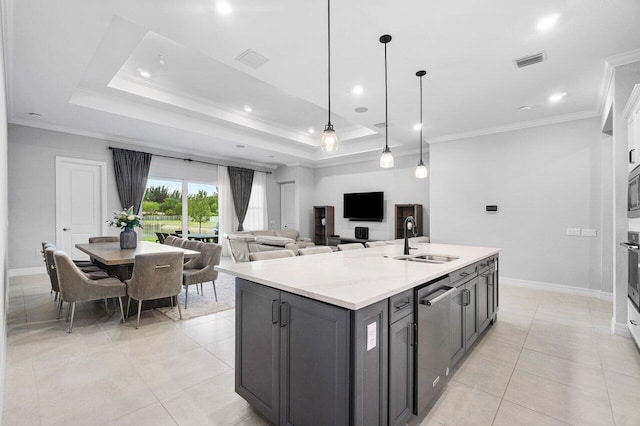 kitchen featuring a sink, crown molding, stainless steel appliances, and visible vents
