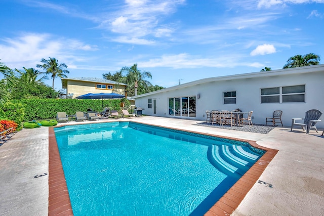 view of swimming pool featuring a patio, a fenced in pool, and outdoor dining area