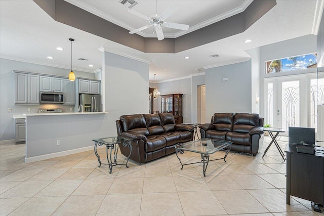 living area with recessed lighting, light tile patterned floors, crown molding, a ceiling fan, and visible vents