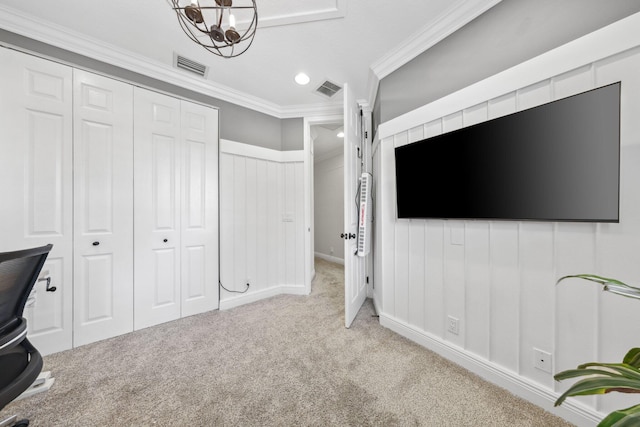interior space with visible vents, ornamental molding, a notable chandelier, and recessed lighting