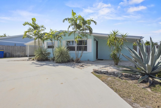 view of front of home featuring fence and stucco siding