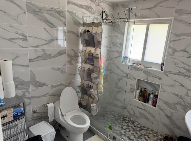 6807 Via Regina Unit 1, Boca Raton, FL 33433 - full bath featuring a marble finish shower, toilet, and tile walls