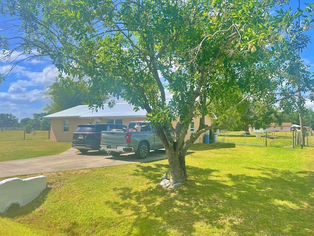 7677 NW 90th Ct, Okeechobee, FL 34972 - view of yard featuring driveway