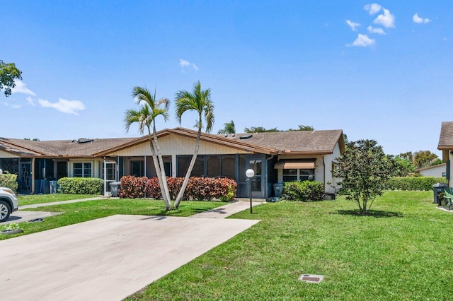 single story home with a front yard