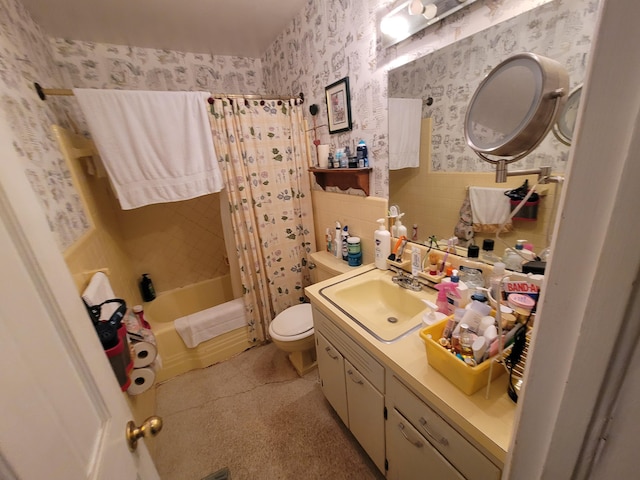 370 SE 14th Ave, Pompano Beach, FL 33060 - full bath with wallpapered walls, toilet, vanity, and shower / bath combination with curtain