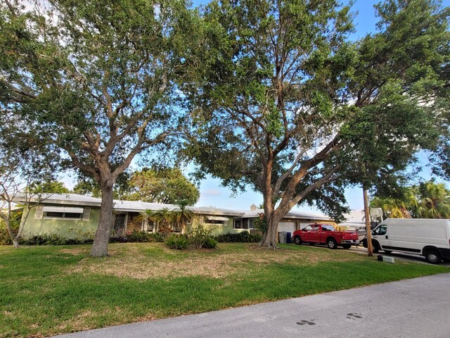 370 SE 14th Ave, Pompano Beach, FL 33060 - view of front of house featuring a front lawn and an attached garage