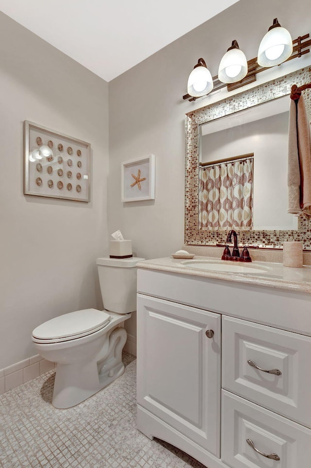 14699 Canalview C Dr Unit C, Delray Beach, FL 33484 - full bath featuring toilet, vanity, and decorative backsplash