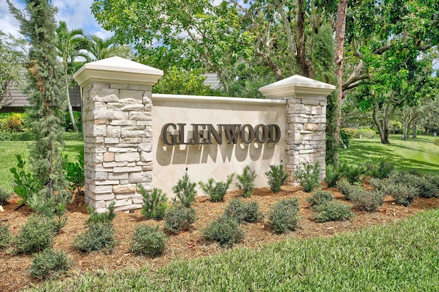 view of community / neighborhood sign