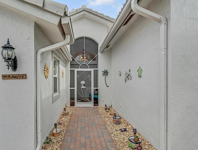 entrance to property featuring stucco siding