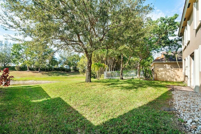865 Gazetta Way, West Palm Beach, FL 33413 - view of yard featuring fence