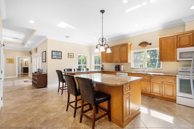 4732 SE Starling Cir, Stuart, FL 34997 - kitchen with crown molding, a sink, a kitchen island, and white appliances