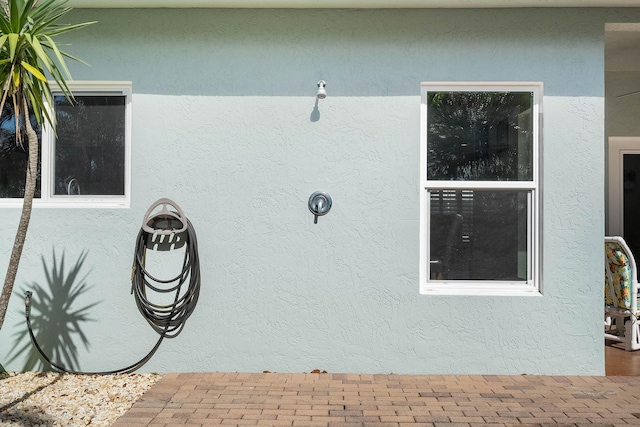 4732 SE Starling Cir, Stuart, FL 34997 - details with stucco siding