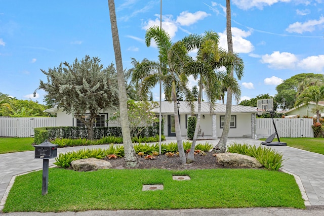 912 Roberts Rd, Delray Beach, FL 33483 - view of front facade featuring fence, stucco siding, a front yard, and a porch
