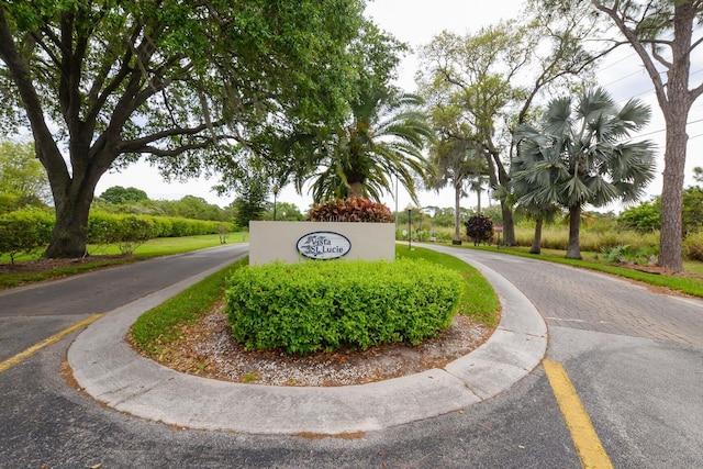 13 Lake Vista Trl Unit 202, Port Saint Lucie, FL 34952 - view of community sign