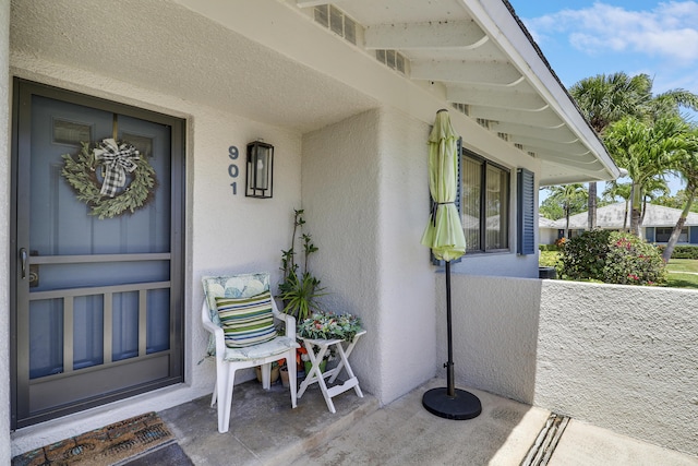 901 Club Dr, Palm Beach Gardens, FL 33418 - doorway to property with stucco siding