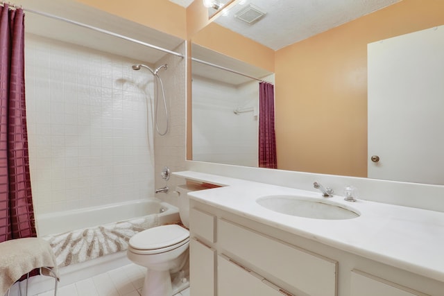 901 Club Dr, Palm Beach Gardens, FL 33418 - full bath featuring tile patterned flooring, vanity, shower / tub combo with curtain, toilet, and visible vents