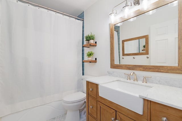 full bath featuring toilet, shower / bath combo with shower curtain, and vanity