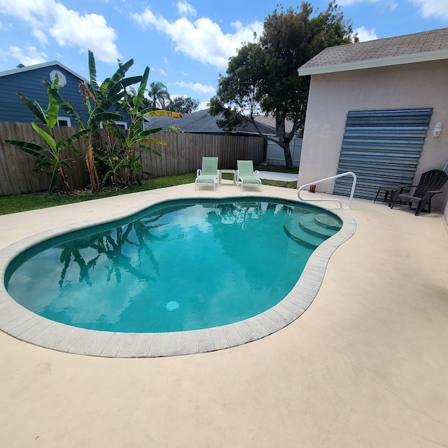6374 Robinson St, Jupiter, FL 33458 - view of pool featuring a fenced backyard, a fenced in pool, and a patio area