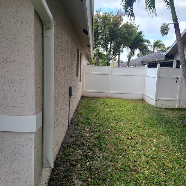 6374 Robinson St, Jupiter, FL 33458 - view of yard with fence