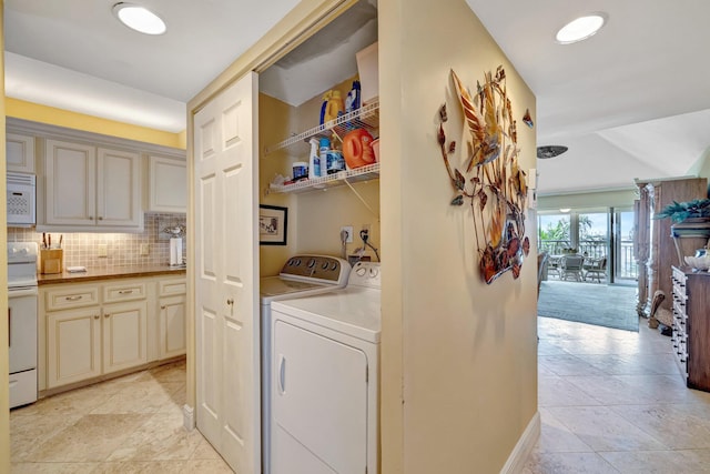 washroom with laundry area and independent washer and dryer