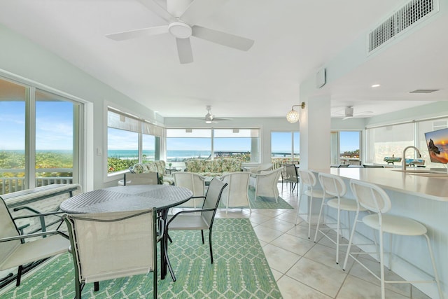 sunroom featuring visible vents and a sink