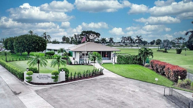 view of front facade with a front lawn