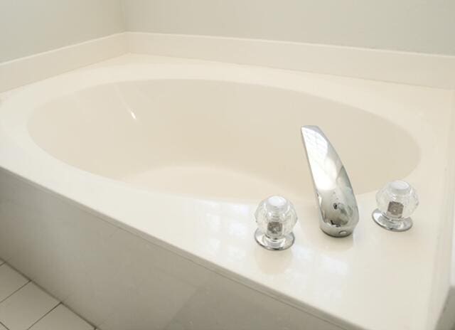2102 Little Torch St, Riviera Beach, FL 33407 - room details featuring a washtub