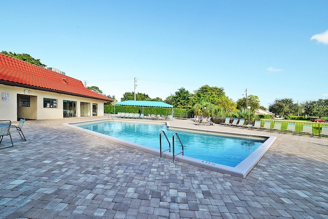 829 Camino Rd Unit 112-B, Delray Beach, FL 33445 - community pool featuring fence and a patio