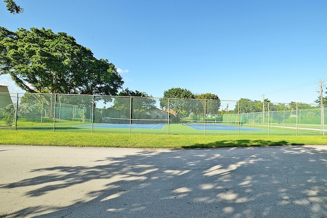 829 Camino Rd Unit 112-B, Delray Beach, FL 33445 - view of tennis court with fence