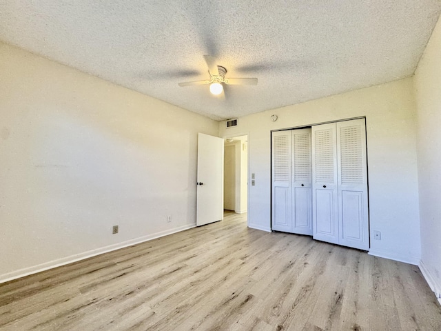 82 Dorset Unit B, Boca Raton, FL 33434 - unfurnished bedroom with wood finished floors, a closet, a textured ceiling, and a ceiling fan