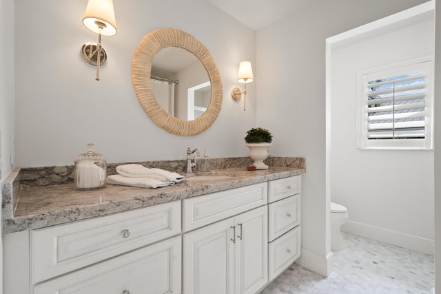 full bath featuring baseboards, toilet, and vanity