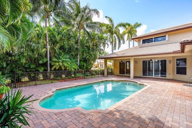 view of pool featuring fence, a ceiling fan, a patio, and a fenced in pool