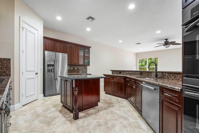 6616 Cobia Cir, Boynton Beach, FL 33437 - kitchen featuring appliances with stainless steel finishes, a sink, ceiling fan, recessed lighting, and tasteful backsplash