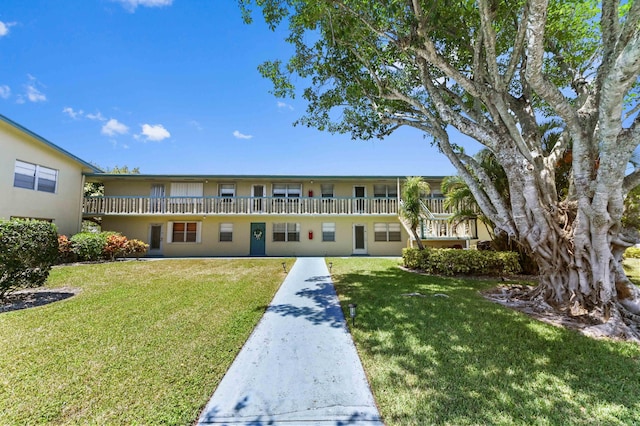 111 Dorchester E Unit 111, West Palm Beach, FL 33417 - view of front facade featuring stucco siding and a front yard