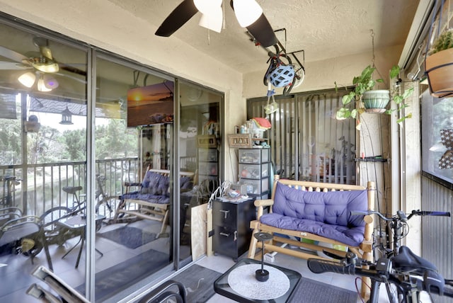 sunroom / solarium featuring a ceiling fan
