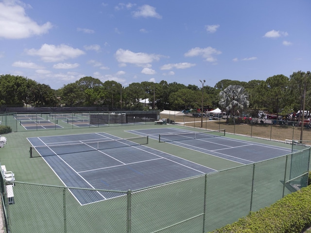 1054 NW Tuscany Dr, Port Saint Lucie, FL 34986 - view of sport court with community basketball court and fence