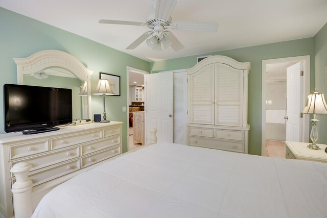 sunroom featuring a ceiling fan