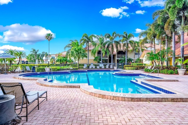 pool featuring a jacuzzi