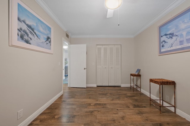 4201 S Ocean Blvd Unit I1, Palm Beach, FL 33480 - bedroom featuring crown molding, baseboards, wood finished floors, visible vents, and a closet
