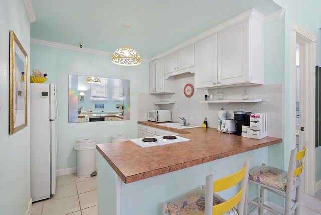 235 Sunrise Ave Unit 1051, Palm Beach, FL 33480 - kitchen featuring backsplash, a sink, light tile patterned floors, a peninsula, and white appliances