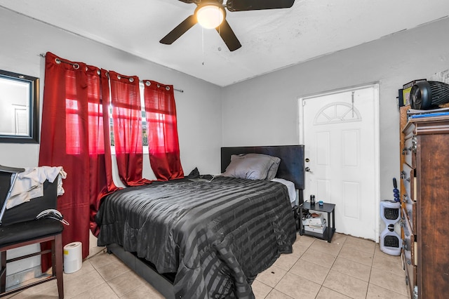 bedroom with ceiling fan and baseboards