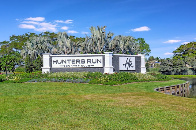 14 Windsor Ln, Boynton Beach, FL 33436 - community sign featuring a yard