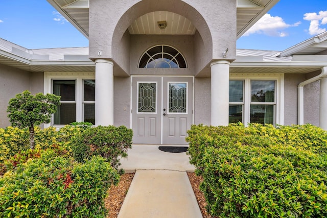 property entrance featuring stucco siding
