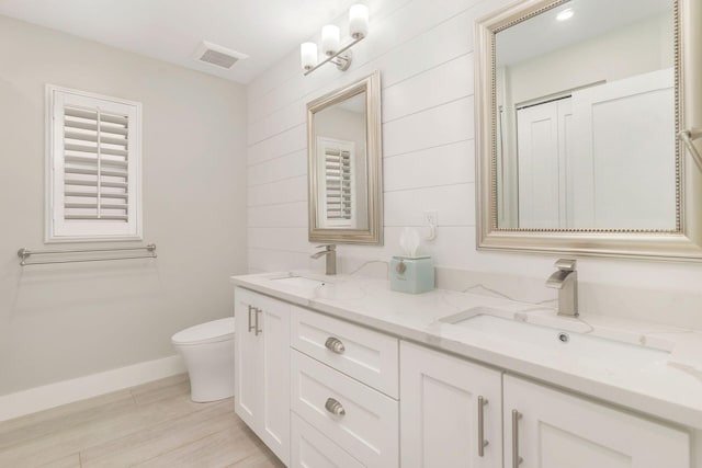 1155 Rainwood Cir, Palm Beach Gardens, FL 33410 - bathroom with a sink, toilet, double vanity, and visible vents