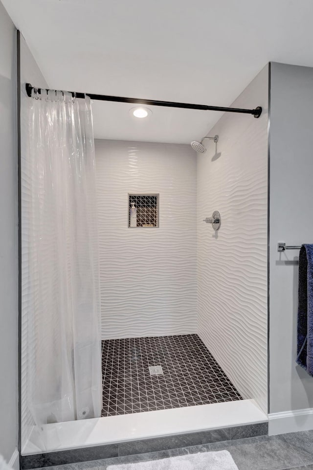 full bathroom featuring tile patterned floors, recessed lighting, a tile shower, and baseboards