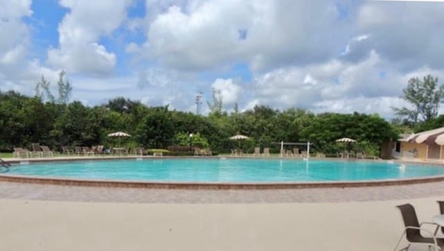 82 Camden Unit D, West Palm Beach, FL 33417 - view of community pool