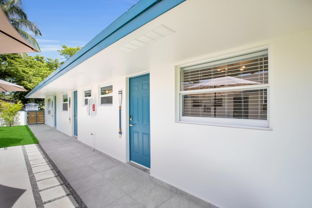 property entrance featuring stucco siding